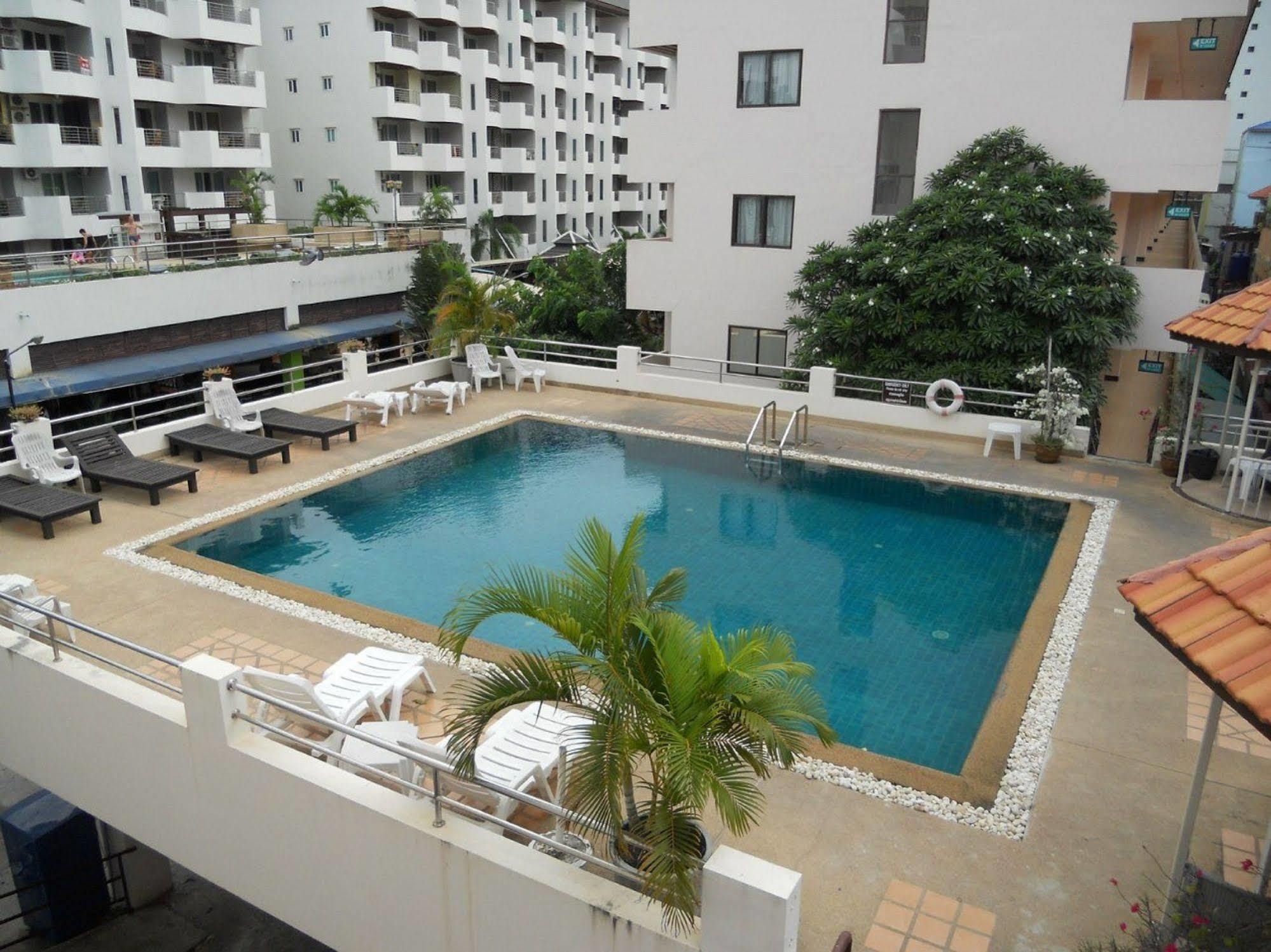 Jomtien Good Luck Apartment Екстер'єр фото