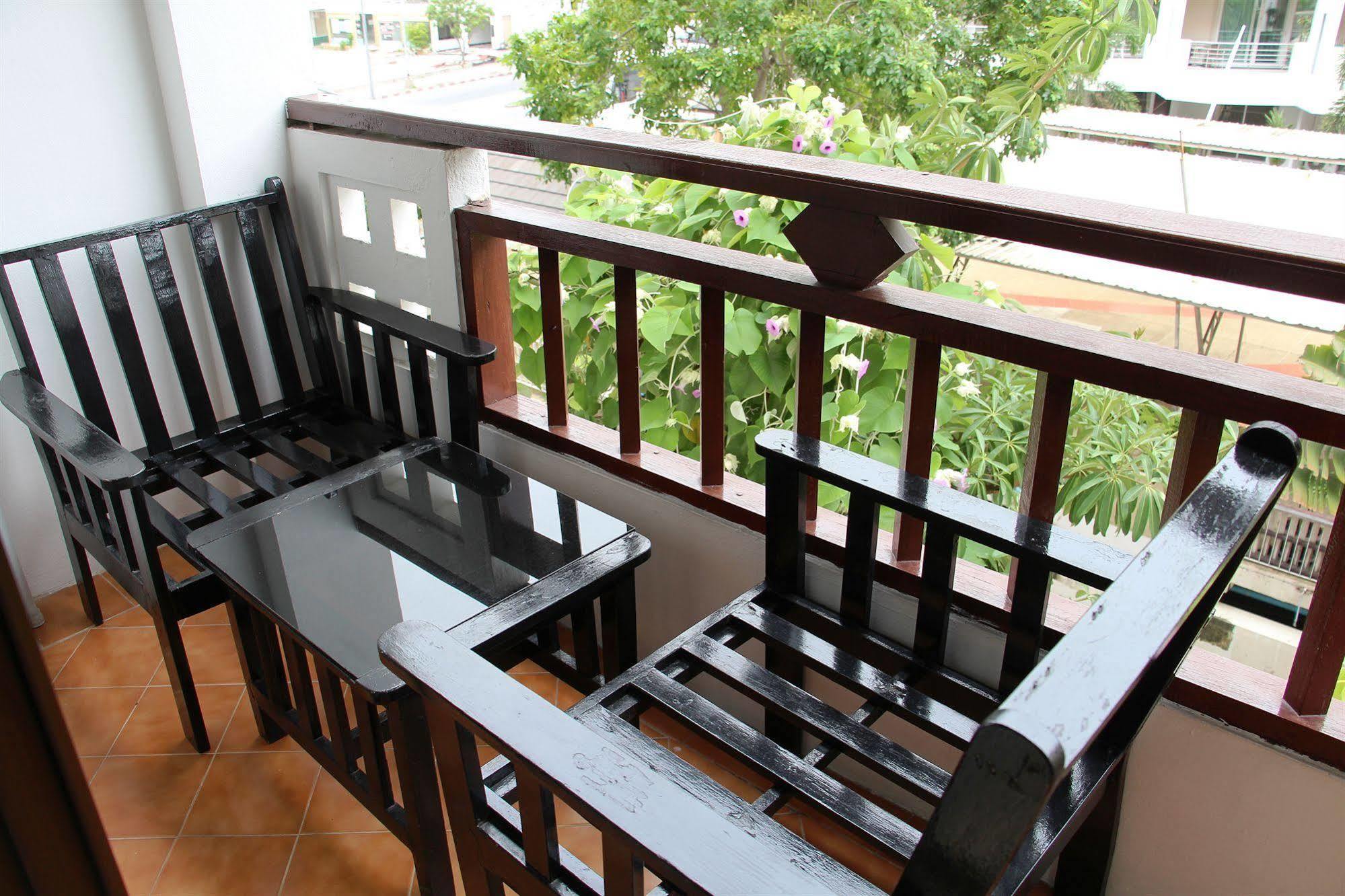 Jomtien Good Luck Apartment Екстер'єр фото